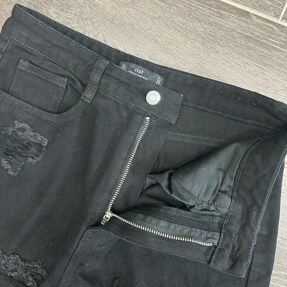 Missguided Riot High Rise Mom Jean - Picture 3 of 6